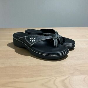 Clarks Leather Black and White Sandal Women’s Size 11 LIKE NEW
